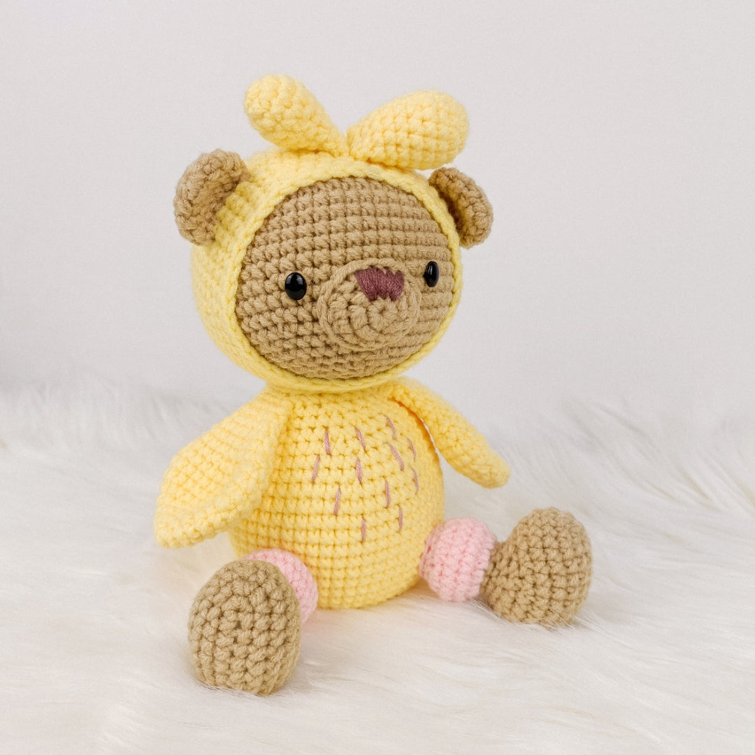 A chick or a bear? This crocheted bear chick is a perfect gift for all occasion.