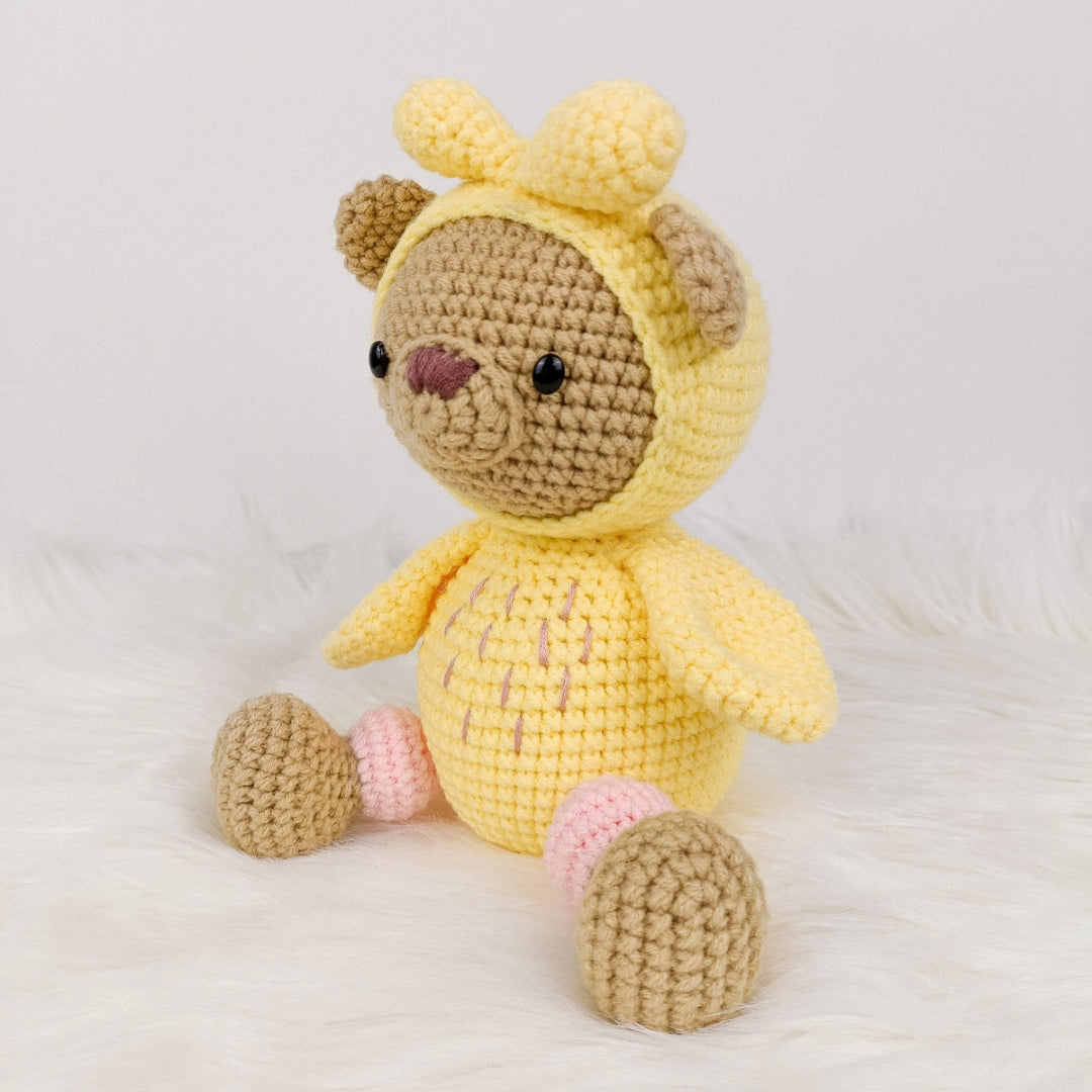 A chick or a bear? This crocheted bear chick is a perfect gift for all occasion.