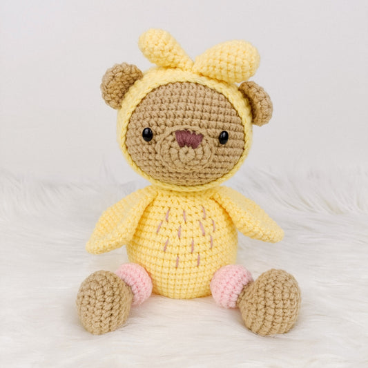 A chick or a bear? This crocheted bear chick is a perfect gift for all occasion.