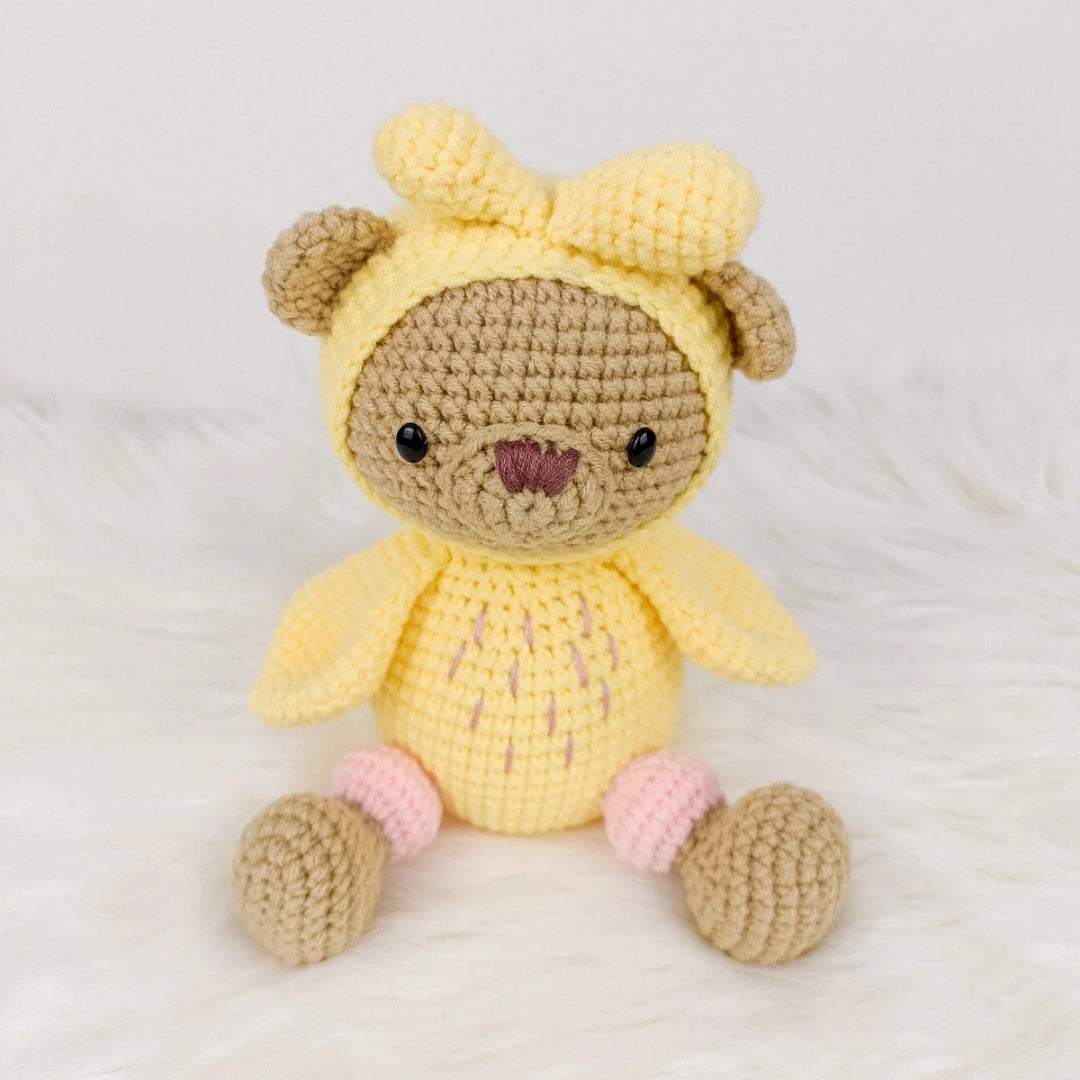 A chick or a bear? This crocheted bear chick is a perfect gift for all occasion.
